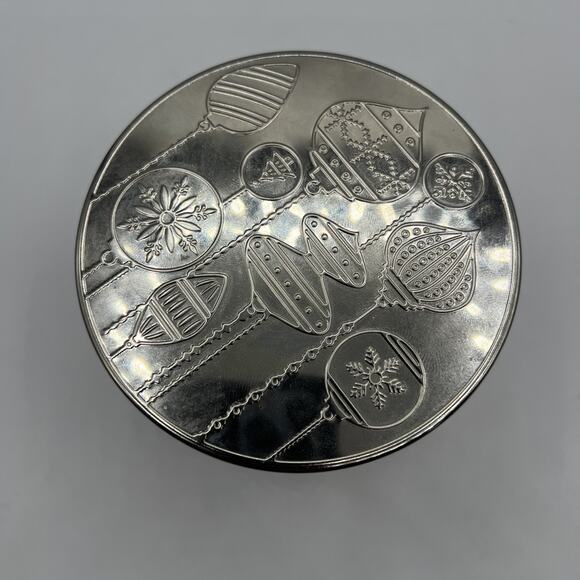 Bath & Body Works FROSTED CRANBERRY 3 Wick 14.5oz Scented Candle Glass Jar w/Lid - Picture 3 of 5